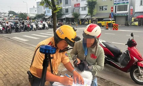 Rất nhiều người đi xe máy mắc lỗi này mà không hay, có thể bị phạt tới 14 triệu đồng