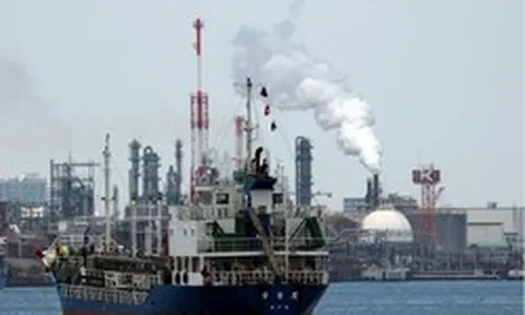 Tàu chở 200.000 thùng dầu Nga đang đến Cuba bất ngờ dừng lại ở một quốc gia ngay gần, thêm 2 tàu chở hàng viện trợ mất liên lạc