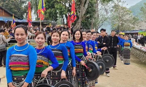 Hàng nghìn người trẩy hội Mường Xia ở Thanh Hoá