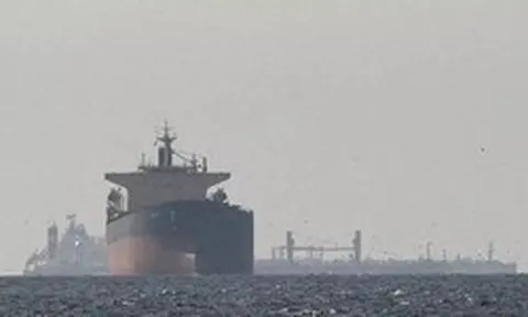 Iran 'bật đèn xanh' cho phép các tàu viện trợ đi qua eo biển Hormuz