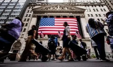 Nền kinh tế số 1 thế giới chịu áp lực chưa từng có: Lạm phát sẽ tăng gấp đôi, làn sóng đóng băng tuyển dụng bóp nghẹt gần 170 triệu lao động