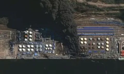 Giá dầu tăng cao, Ukraine dội "bão drone" vào hàng loạt cảng, nhà máy lọc dầu Nga