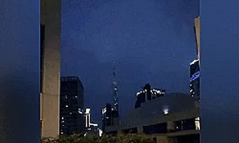 VIDEO: Cảnh tượng mưa bão dữ dội ở Dubai