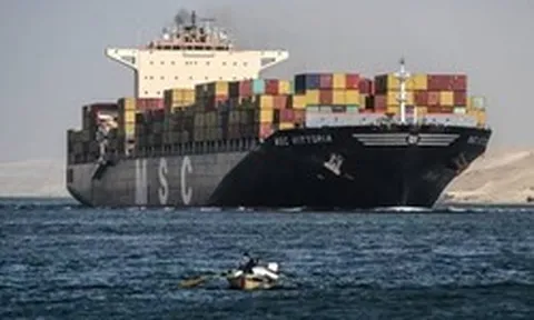 Không còn nằm trên giấy, Iran chính thức phê chuẩn việc thu phí trên Eo biển Hormuz nhưng không phải tàu nào cũng có thể nộp tiền rồi đi qua