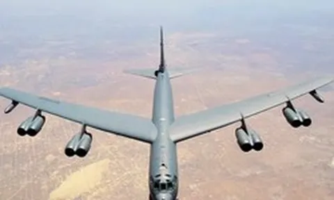 Mỹ bắt đầu triển khai oanh tạc cơ B-52 trên bầu trời Iran