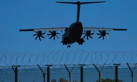 Pháp gia nhập loạt đồng minh EU không cho máy bay quân sự Mỹ mượn đường để tấn công Iran, 'anh cả' châu Âu lục đục việc để Mỹ sử dụng căn cứ: Washington nói gì?