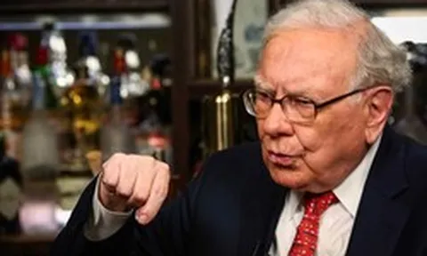 Huyền thoại Warren Buffett cảnh báo điều đáng lo ngại hơn cả suy thoái kinh tế, tiết lộ ‘dự đoán’ về thị trường chứng khoán sắp tới