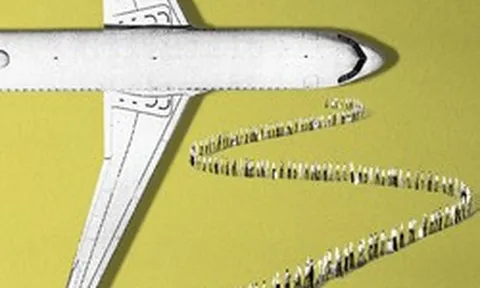 "Tôi phải bỏ bữa, vì muốn các con vẫn có thức ăn": Lời kêu cứu từ những nhân viên sân bay bị nợ lương nhiều tháng, phải đi vay nợ để sống