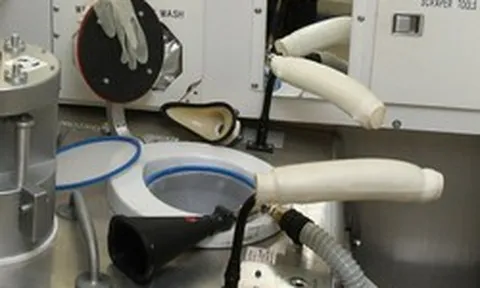 Các phi hành gia đi vệ sinh như thế nào trên tàu vũ trụ? Không giống như bạn nghĩ