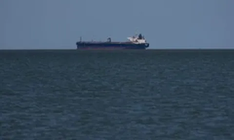 Giá dầu thực tế tăng vọt đến 141 USD/thùng, cao nhất 18 năm, loạt chuyên gia cảnh báo