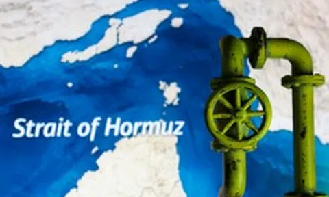 Tàu chở gần 1 triệu tấn dầu cùng 75.000 tấn LNG của Pháp, Nhật, Oman bất ngờ được đi qua eo biển Hormuz: Iran đang tính toán gì?