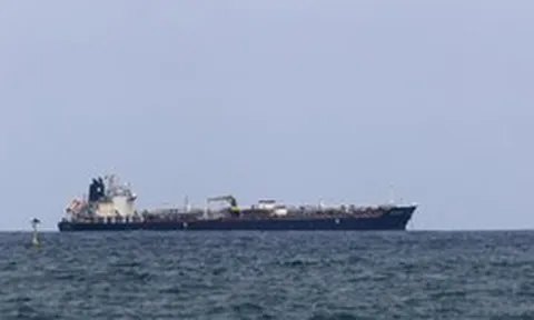 Đang trên đường đến Cuba, tàu chở dầu Nga bất ngờ quay đầu, đổi điểm dỡ hàng sang nước láng giềng