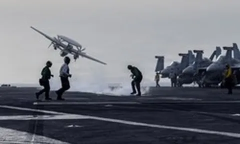 Mỹ giải cứu phi công: Iran bắn hạ trực thăng Black Hawk và máy bay C-130