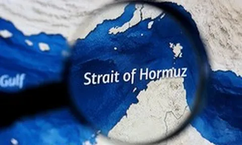 Một tàu chở 1 triệu thùng dầu thành công đi qua eo biển Hormuz, băng băng tiến thẳng đến 1 quốc gia Đông Nam Á
