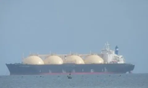 Thêm 2 tàu LNG của quốc gia đồng minh Mỹ âm thầm đi qua eo biển Hormuz, hướng thẳng đến một nước châu Á