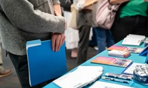 Buồn của nền kinh tế lớn nhất thế giới: Cử nhân rải 4.000 đơn xin việc vẫn thất nghiệp, 1 suất thực tập 273 người tranh giành