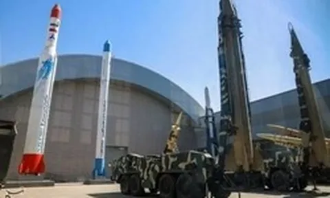 Iran tuyên bố ‘chiến thắng lịch sử’ trước Mỹ, công bố đề xuất 10 điểm