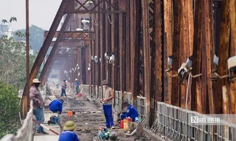 Cận cảnh việc sửa chữa, trùng tu cầu Long Biên