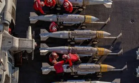 Nghịch lý: Nơi sợ Iran sụp đổ, nơi lo Iran chiến thắng