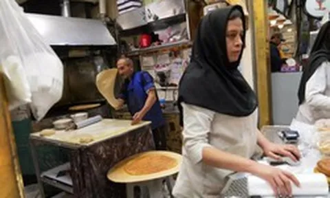 Kinh tế Iran “khó chồng khó” tăng trưởng GDP gần như bằng 0, một viên thuốc giờ lên hơn 3,5 triệu đồng