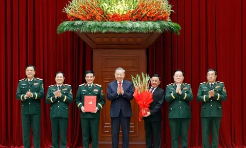 Tổng Bí thư, Chủ tịch nước trao các quyết định của Bộ Chính trị về công tác cán bộ