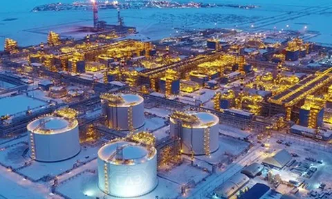 Châu Âu mua mạnh LNG Nga khi lệnh cấm treo lơ lửng