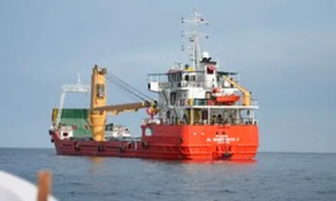 Mỹ tuyên bố phong toả Eo biển Hormuz: 2 triệu thùng dầu biến mất mỗi ngày, gần 200 tàu chở dầu không thể di chuyển