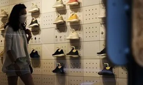 Startup giầy vừa phá sản bất ngờ 'quay xe' làm AI dù không hiểu gì về công nghệ, cổ phiếu tăng 600% từ đáy