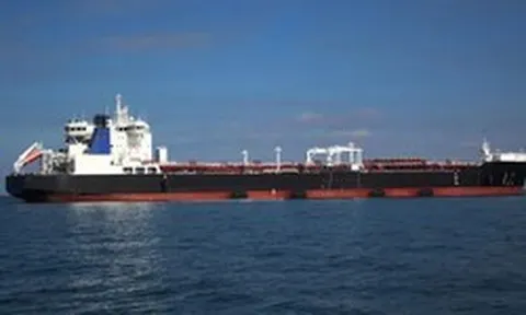 Mỹ không gia hạn miễn trừng phạt đối với dầu mỏ Iran và Nga