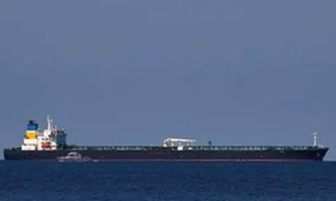 Tàu chở khoảng 1,5 triệu thùng dầu nghi của Nga bất ngờ được thả sau khi bị vây bắt, đi thẳng đến một nước châu Á