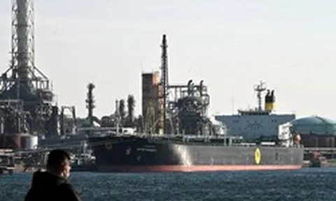 'Trái ngọt' liên tục đến với Mỹ: Đội tàu quy mô chưa từng có đang nối đuôi nhau đến 'đường tắt vàng' để lấy dầu thô Mỹ, mang đến châu Á