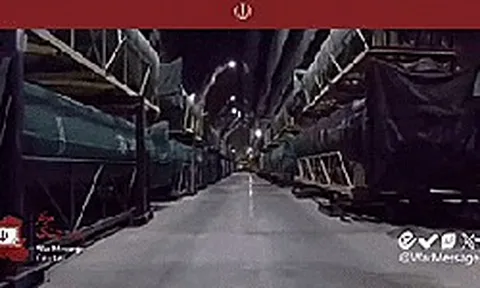 VIDEO: Iran công bố căn cứ ngầm, chứa đầy tên lửa, bệ phóng