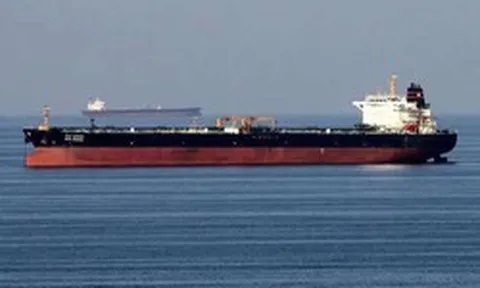 Ông Donald Trump tố Iran vi phạm lệnh ngừng bắn "nhiều lần", tàu dầu Iran vượt vòng vây Mỹ