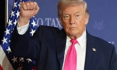 Kho tên lửa Mỹ "bốc hơi" nhanh chóng, ông Donald Trump nói Iran "muốn giữ thể diện"