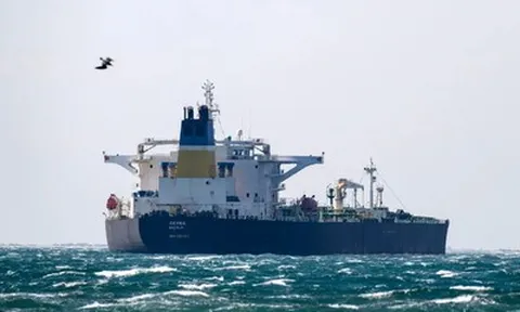 Tàu chở dầu nghi thuộc “hạm đội bóng tối” rời cảng Pháp sau khi nộp phạt