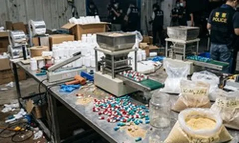 Đột kích 3 xưởng sản xuất, cảnh sát phát hiện hơn 65.000 viên giảm cân chứa chất cấm, 43 kg nguyên liệu thô, tổng thu lợi bất chính tới 200 tỷ đồng