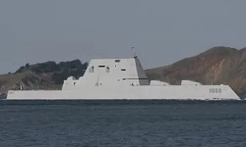 Tàu chiến 8 tỷ USD của Mỹ bất ngờ cháy khi đang nâng cấp