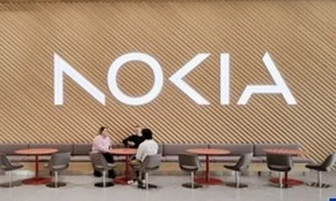 Nghỉ làm điện thoại, Nokia hồi sinh từ đống tro tàn