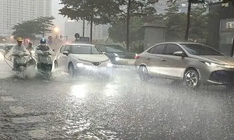 Mưa dông phủ kín miền Trung, miền Bắc sắp đón thời tiết xấu đúng dịp nghỉ lễ