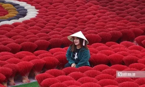 Sắc đỏ rực rỡ ở Quảng Phú Cầu và những làng nghề "không thể bỏ lỡ" dịp 30/4