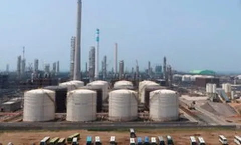 Bị Mỹ trừng phạt vì mua dầu Iran, gia tộc đứng sau tập đoàn lọc dầu Trung Quốc mất trắng 36 nghìn tỷ