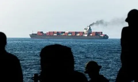 Eo Hormuz bị đóng, món đồ Trung Quốc vẫn băng băng trên lối đi khác: Thành "cứu tinh" cho một loạt quốc gia