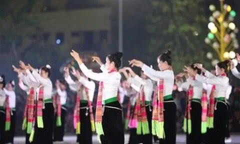 Tôn vinh di sản Xòe Thái qua hội thi quy mô lớn tại Lào Cai