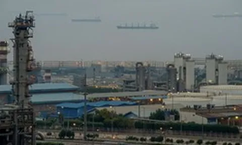 Không phải Trung Quốc, một quốc gia đang có gần 100 triệu thùng dầu không dùng đến, phải trữ trong cả 'kho rác'