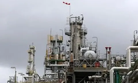 Bị Moscow thẳng tay cắt đứt nguồn cung hàng triệu thùng dầu, một nước EU 'cầu cứu' nước láng giềng của Nga