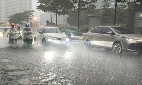 Không khí lạnh dị thường tràn về, miền Bắc hứng dông lốc, mưa đá, nhiều nơi thiệt hại nặng nề