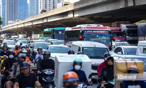 Người dân ùn ùn rời Hà Nội trước kỳ nghỉ lễ 30/4 - 1/5, cửa ngõ Thủ đô kẹt cứng