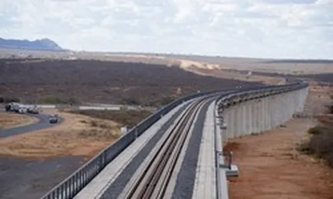 Chọn Trung Quốc xây đường sắt 5 tỷ USD nhưng quốc gia gần 60 triệu dân lại tìm tới nước khác, không phải Nhật Bản hay Đức, để điện khí hoá toàn bộ hệ thống