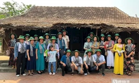 Người dân xúc động khi đến thăm ngôi nhà tuổi thơ của Đại tướng Võ Nguyên Giáp