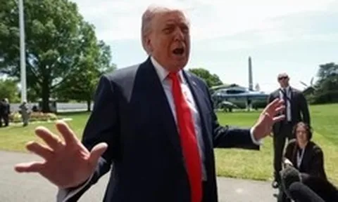 Tổng thống Trump cảnh báo Iran nếu tiếp tục tấn công các tàu Mỹ